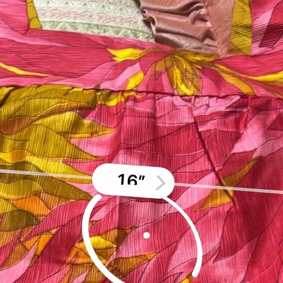 VINTAGE 60s Cotton Dress
Hawaiian Sun Dress - Small - Picture 9 of 10